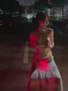 我靠 露出+3p 当着她老公的面问谁操的爽